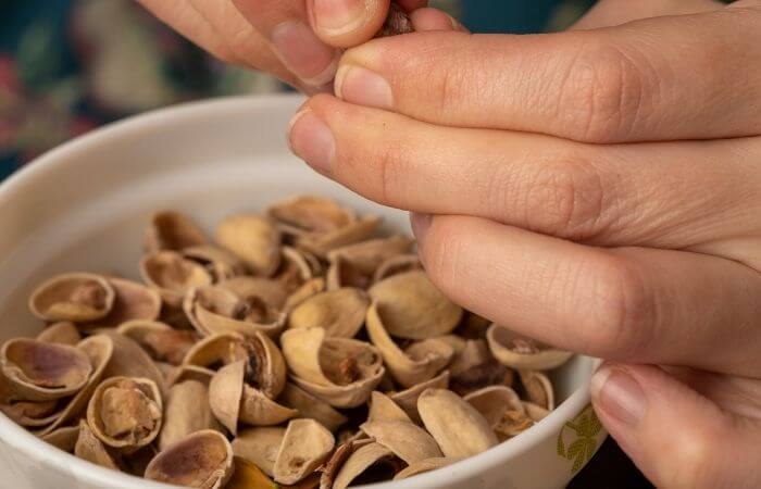 separating pistachio nut shells
