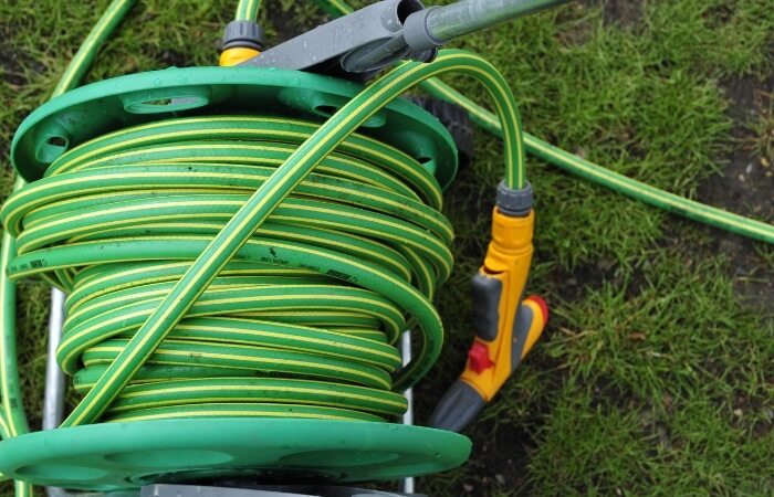 no housing garden hose reel with hose
